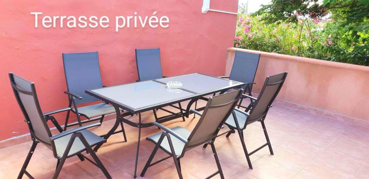 Le Barcares Logement Climatise Pour 6 Personnes, Draps Et Serviettes Non Fournis Air-Conditioned Accommodation For 6 People, Sheets And Towels Not Provided Alojamiento Con Aire Acondicionado Para 6 Personas, Sabanas Y Toallas No Incluidas Exteriör bild